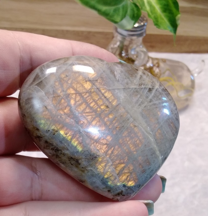 Labradorite Heart ~ Orange Flash ~ 124 g ~ Transformation ~ Protection ~ 8 x 6cm