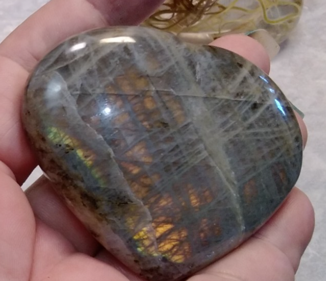 Labradorite Heart ~ Orange Flash ~ 124 g ~ Transformation ~ Protection ~ 8 x 6cm
