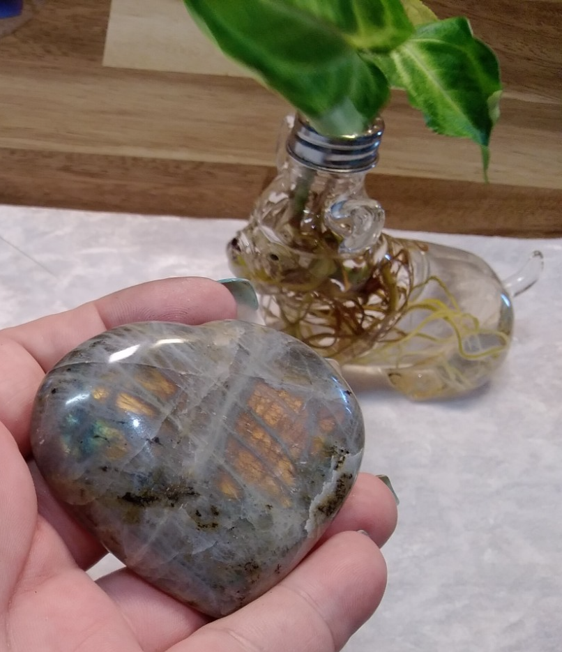 Labradorite Heart ~ Orange Flash ~ 124 g ~ Transformation ~ Protection ~ 8 x 6cm