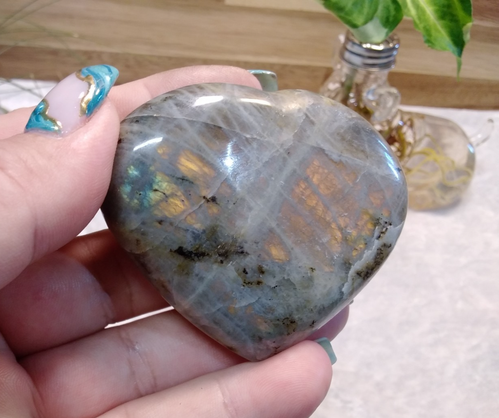 Labradorite Heart ~ Orange Flash ~ 124 g ~ Transformation ~ Protection ~ 8 x 6cm