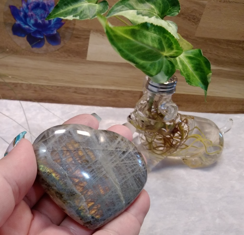 Labradorite Heart ~ Orange Flash ~ 124 g ~ Transformation ~ Protection ~ 8 x 6cm