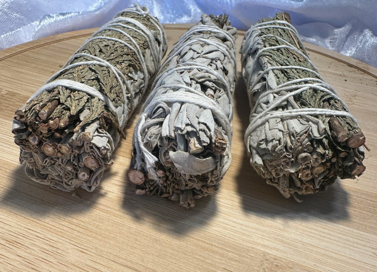 White Sage & Mugwort Smudge Stick 10cm ~ Realign Your Energy