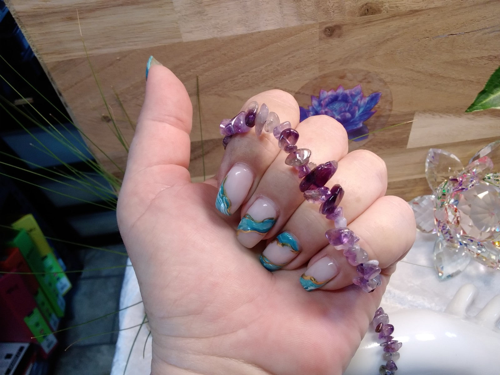 Amethyst Crystal Chip Bracelet – Elastic Stretch Calm • Intuition • Balance