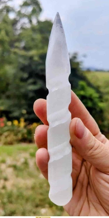 Selenite Spiral Wand – Single Point 15cm ~ Energy Cleansing • Charging Tool