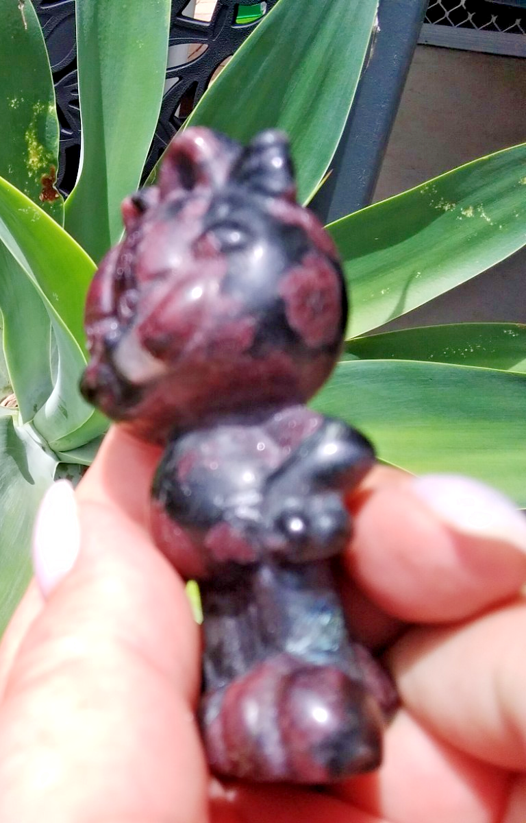 Garnet Garfield Carving – 8cm Crystal Figurine Passion • Strength • Protection