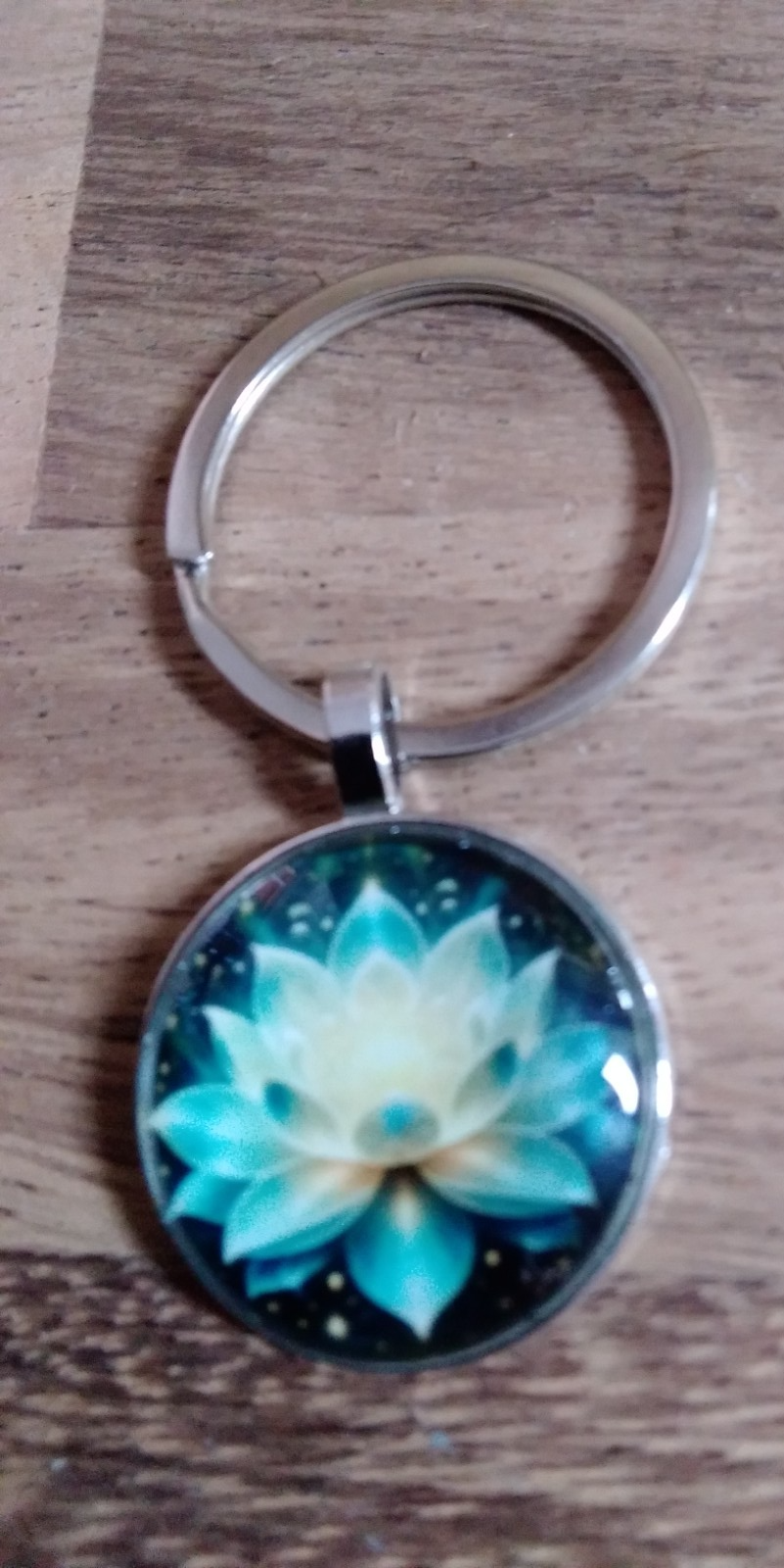 Lotus White ~ Gorgeous ~ Key ring ~ Keychain ~ Spiritual Keyrings – Silver