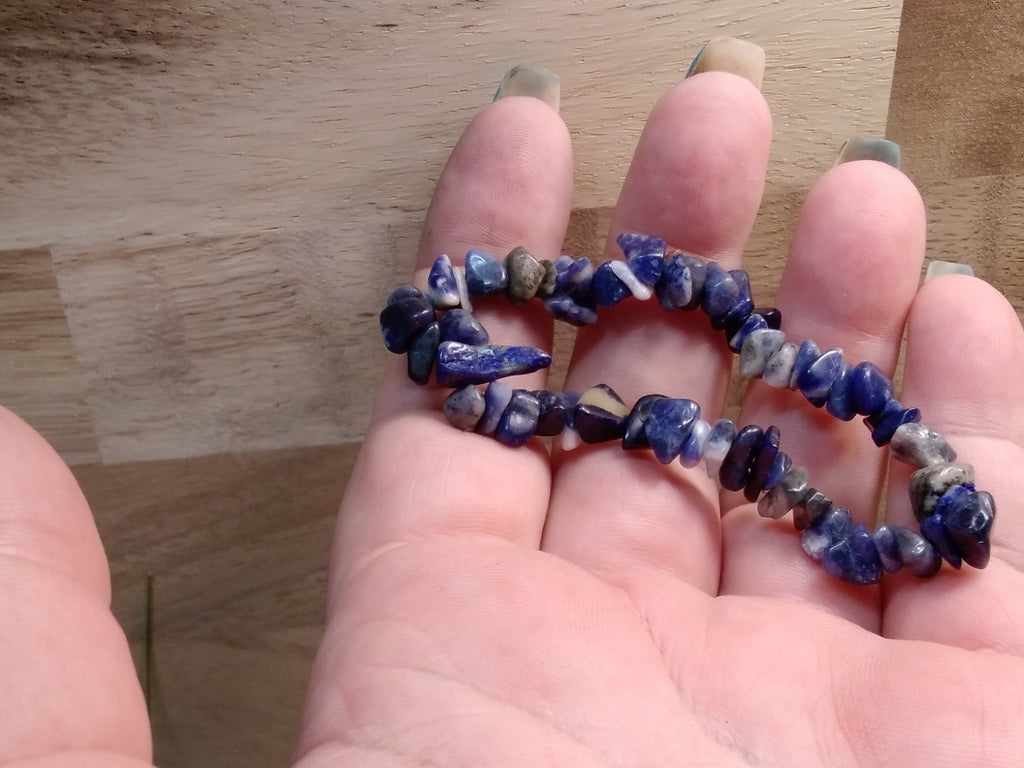 Sodalite Crystal Chip Bracelet – Elastic ~ Clarity • Truth • Calm Communication
