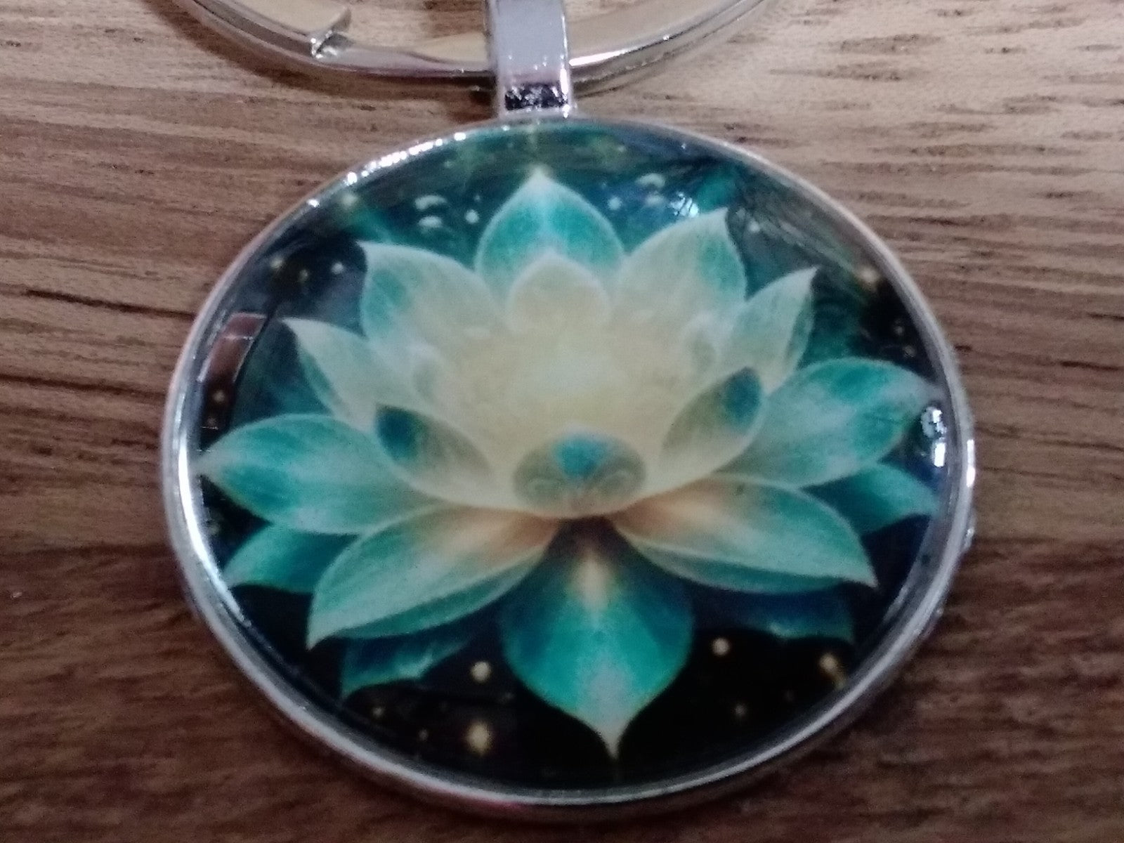 Lotus White ~ Gorgeous ~ Key ring ~ Keychain ~ Spiritual Keyrings – Silver