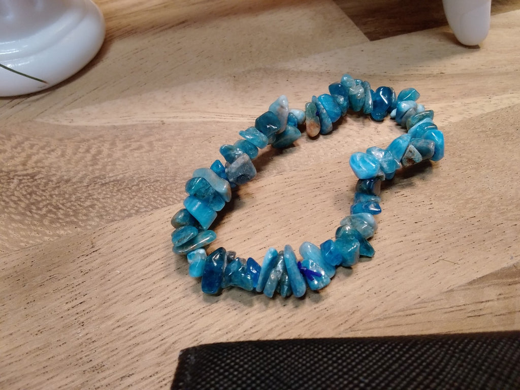 Blue Apatite Crystal Chip Bracelet – Elastic Stretch Focus • Motivation• Clarity